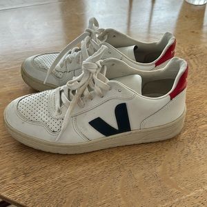 Veja V-10 LEATHER SNEAKER - WHITE/RED/NAVY